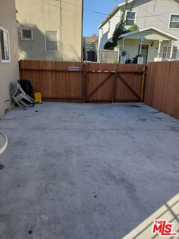 435 W 11th Street, Long Beach, CA 90813