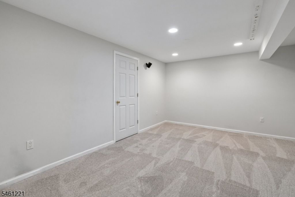 233 Patriot Hill Dr, Bernards Twp., NJ 07920 — photo 4