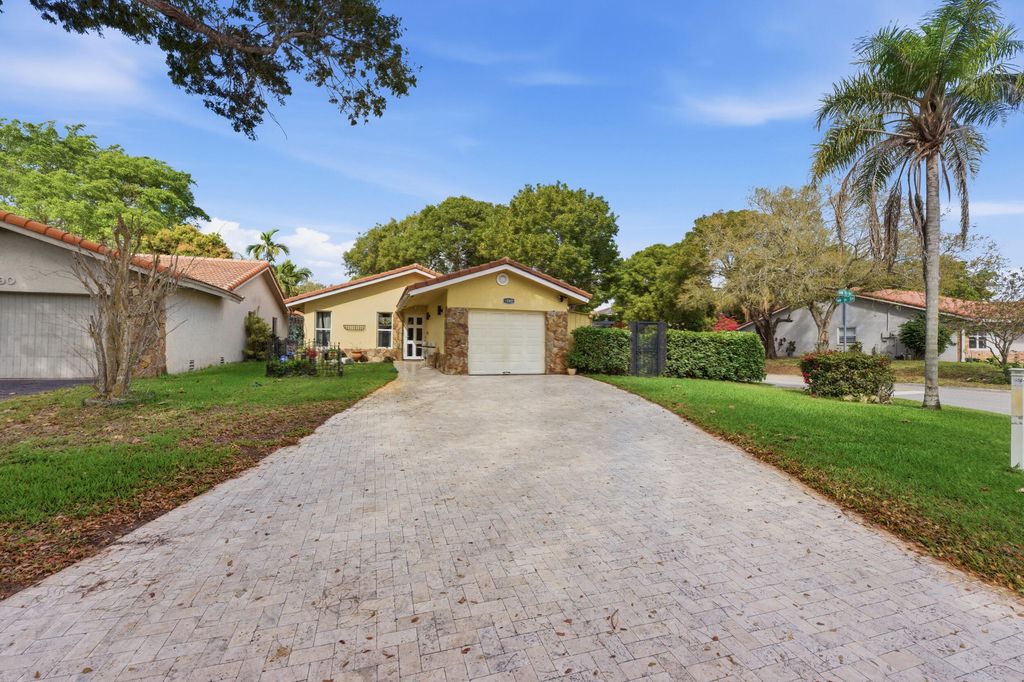 1592 NW 93rd Terrace, Coral Springs, FL 33071