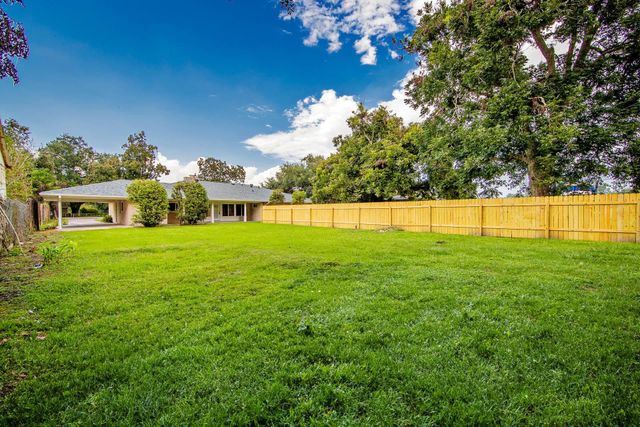 607 Franklin St, Napoleonville, LA 70390