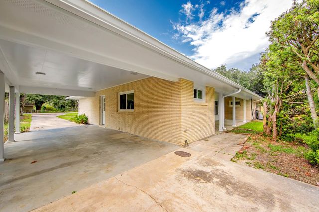 607 Franklin St, Napoleonville, LA 70390