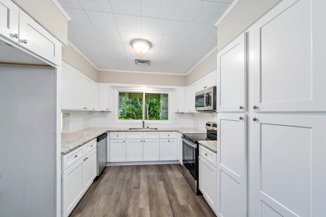 607 Franklin St, Napoleonville, LA 70390