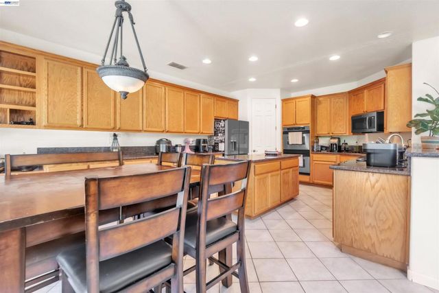 5164 Judsonville Dr, Antioch, CA 94531