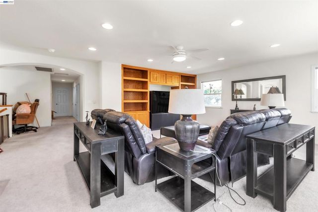 5164 Judsonville Dr, Antioch, CA 94531