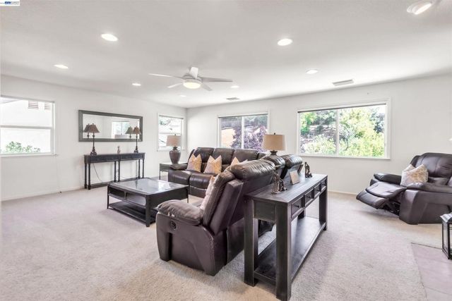 5164 Judsonville Dr, Antioch, CA 94531