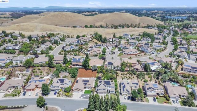 5164 Judsonville Dr, Antioch, CA 94531
