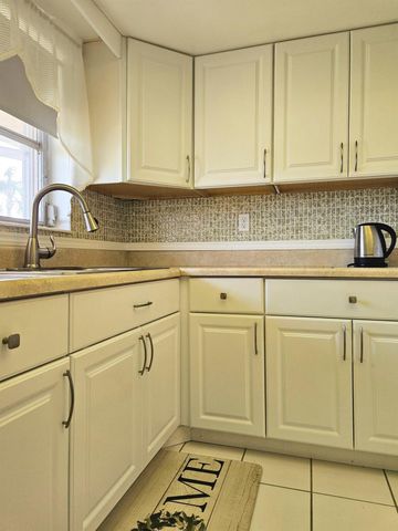 2581 Dudley Drive W A, West Palm Beach, FL 33415