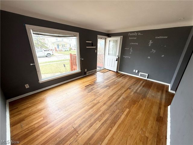 5803 Merkle Avenue, Parma, OH 44129