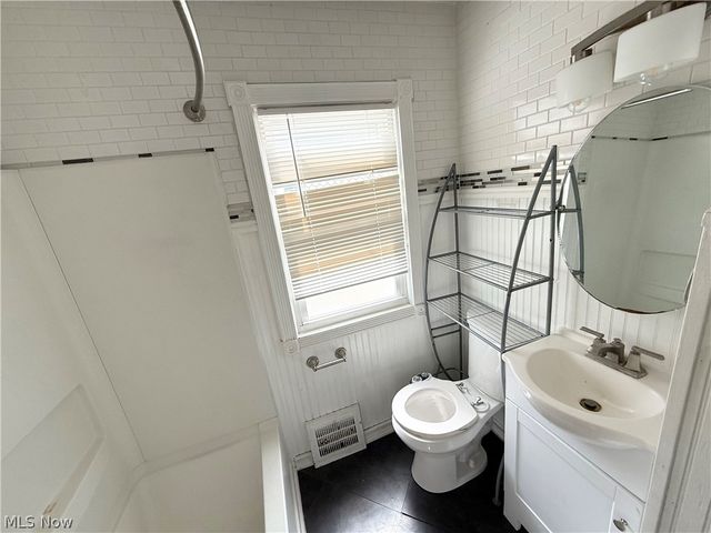 5803 Merkle Avenue, Parma, OH 44129