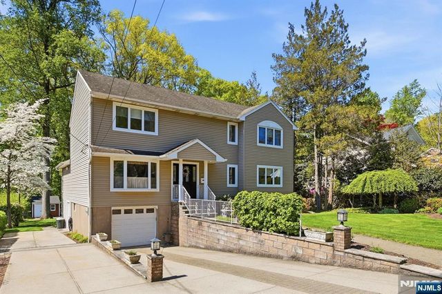 21 Lakeview Avenue, Park Ridge, NJ 07656