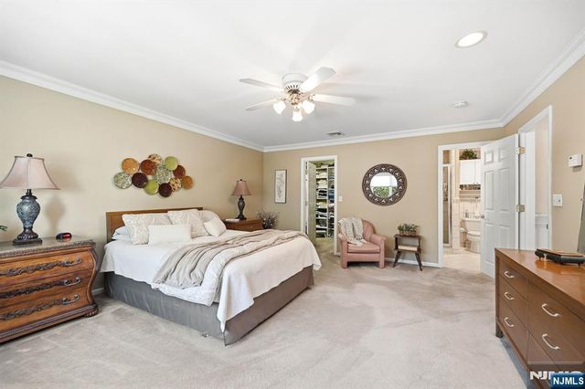 21 Lakeview Avenue, Park Ridge, NJ 07656