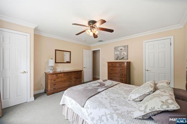 21 Lakeview Avenue, Park Ridge, NJ 07656