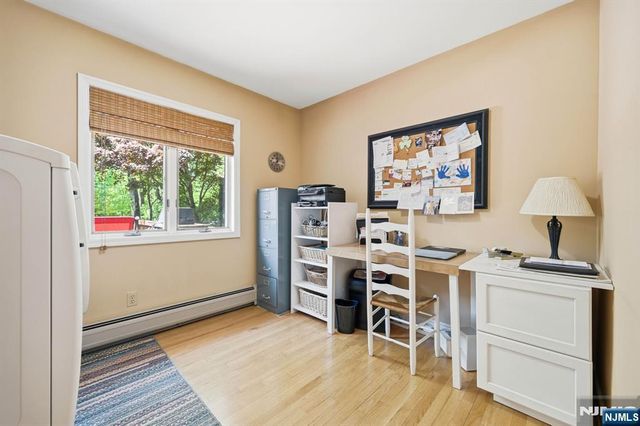 21 Lakeview Avenue, Park Ridge, NJ 07656
