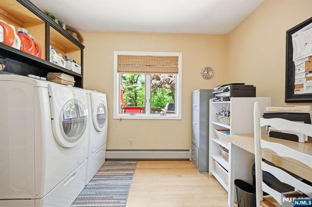 21 Lakeview Avenue, Park Ridge, NJ 07656