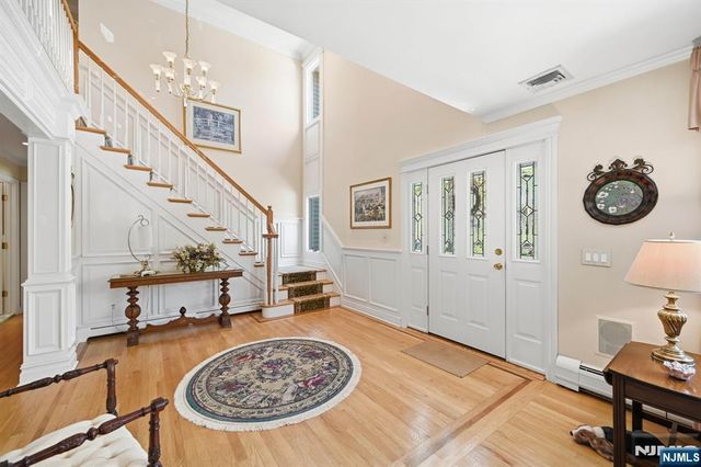 21 Lakeview Avenue, Park Ridge, NJ 07656