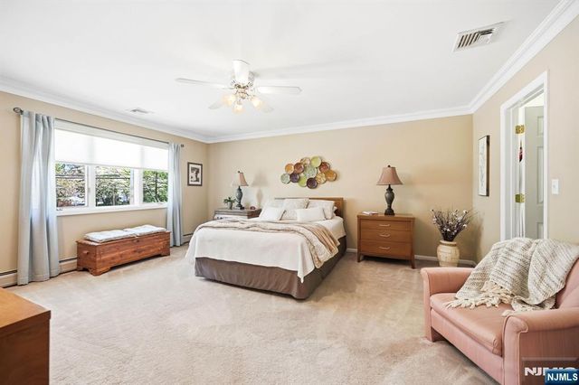 21 Lakeview Avenue, Park Ridge, NJ 07656