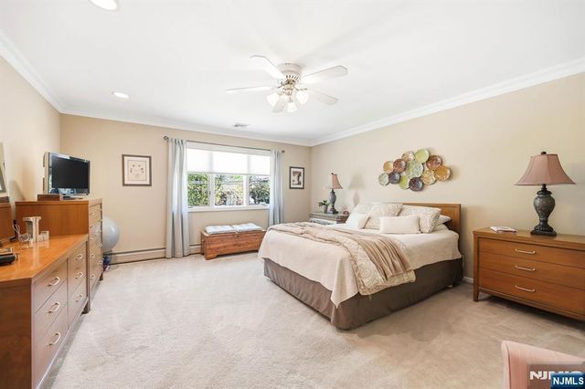 21 Lakeview Avenue, Park Ridge, NJ 07656