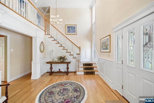 21 Lakeview Avenue, Park Ridge, NJ 07656