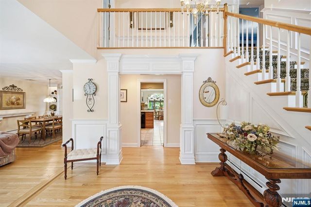 21 Lakeview Avenue, Park Ridge, NJ 07656