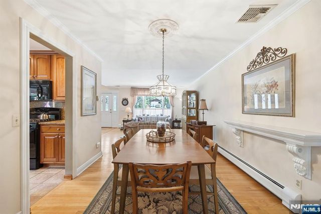 21 Lakeview Avenue, Park Ridge, NJ 07656