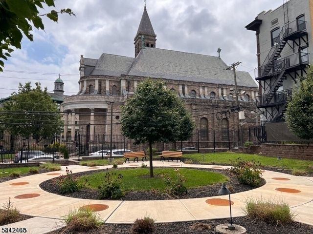 90 Clinton Ave 206, Newark City, NJ 07114