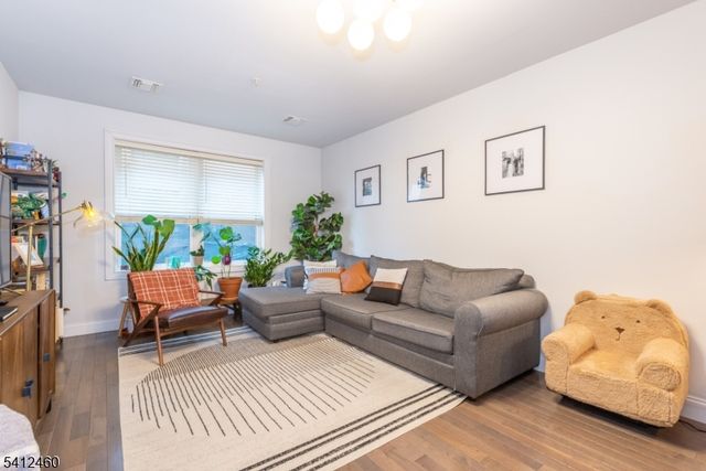 90 Clinton Ave 206, Newark City, NJ 07114