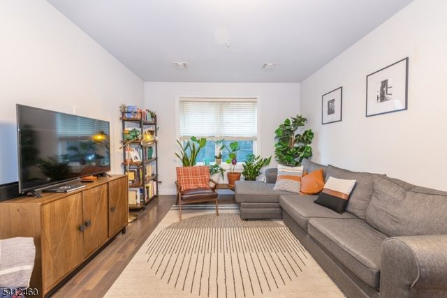 90 Clinton Ave 206, Newark City, NJ 07114