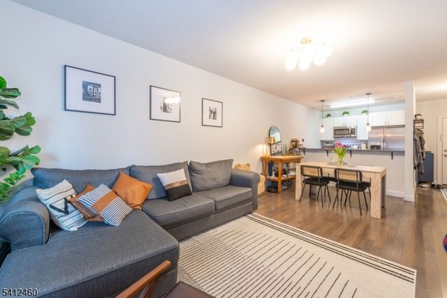 90 Clinton Ave 206, Newark City, NJ 07114