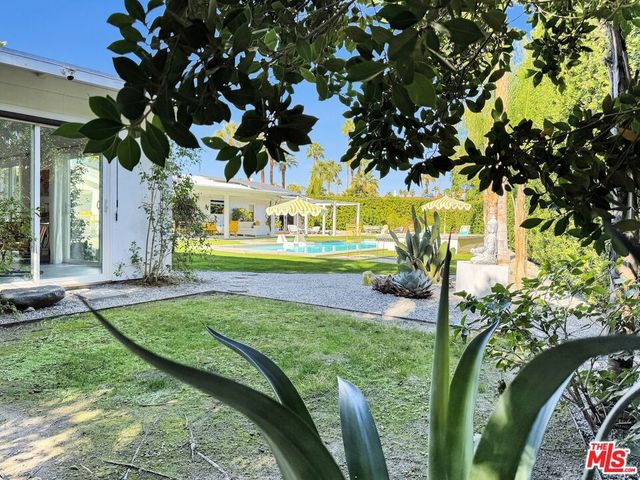 2235 E Paseo Gracia, Palm Springs, CA 92262