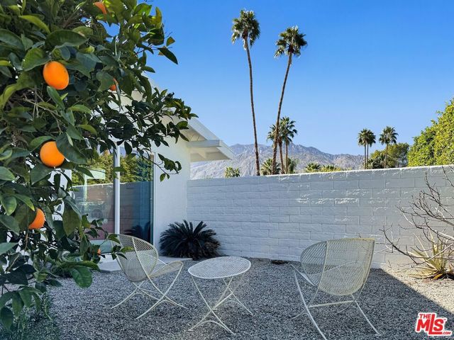 2235 E Paseo Gracia, Palm Springs, CA 92262