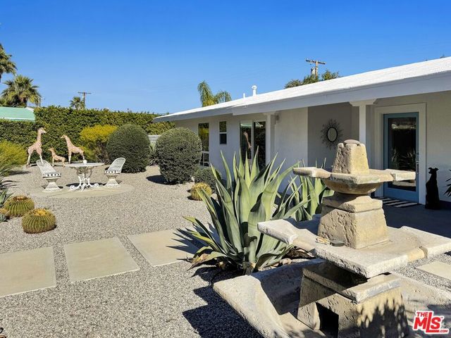 2235 E Paseo Gracia, Palm Springs, CA 92262