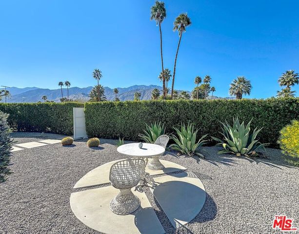 2235 E Paseo Gracia, Palm Springs, CA 92262