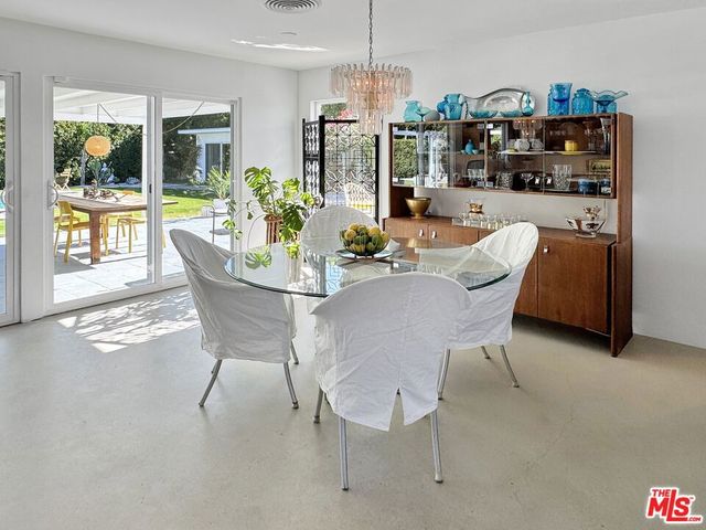 2235 E Paseo Gracia, Palm Springs, CA 92262