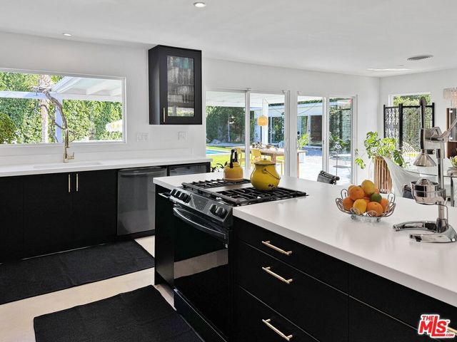 2235 E Paseo Gracia, Palm Springs, CA 92262