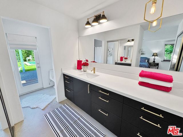 2235 E Paseo Gracia, Palm Springs, CA 92262