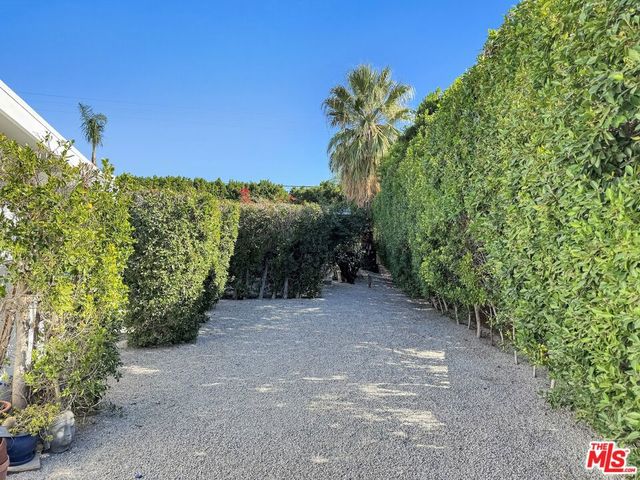 2235 E Paseo Gracia, Palm Springs, CA 92262