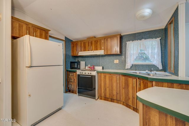 200 Ingram Branch Road, Roan Mountain, TN 37687