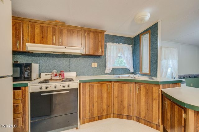 200 Ingram Branch Road, Roan Mountain, TN 37687