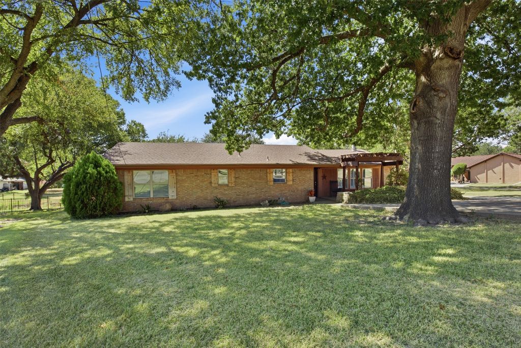 5614 Pecos Court, Granbury, TX 76049 — photo 3