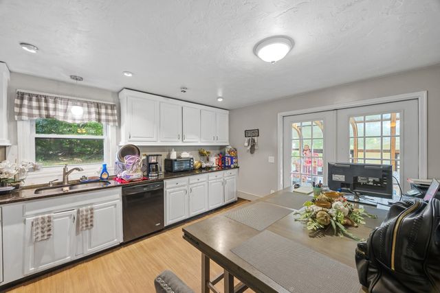 133 Commonwealth Ave B, Worcester, MA 01604