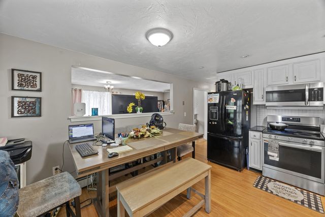 133 Commonwealth Ave B, Worcester, MA 01604