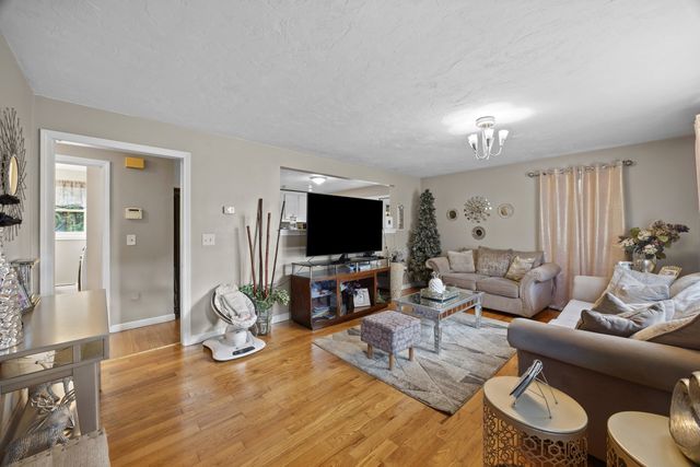 133 Commonwealth Ave B, Worcester, MA 01604