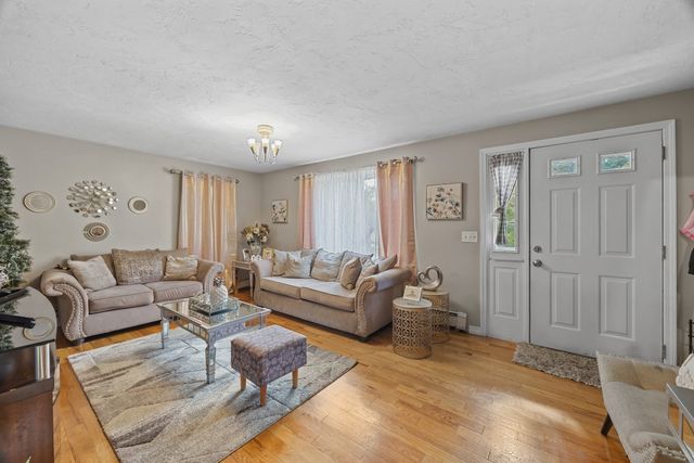 133 Commonwealth Ave B, Worcester, MA 01604