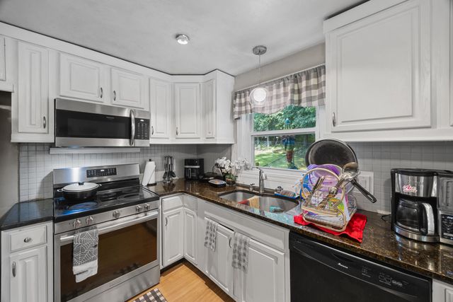 133 Commonwealth Ave B, Worcester, MA 01604