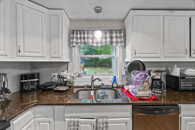 133 Commonwealth Ave B, Worcester, MA 01604