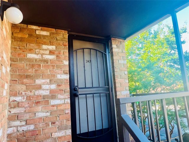 4933 Skillman Street 247, Dallas, TX 75206