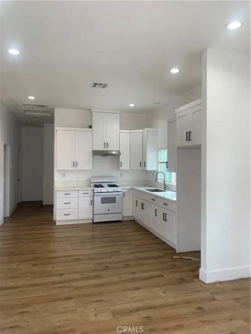 1330 W 10th Street 2, Santa Ana, CA 92703