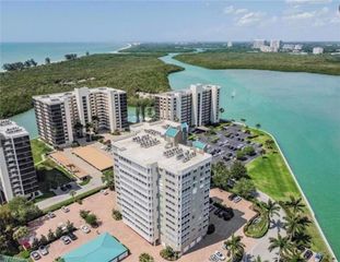 21 Bluebill AVE # 403B, Naples, FL 34108