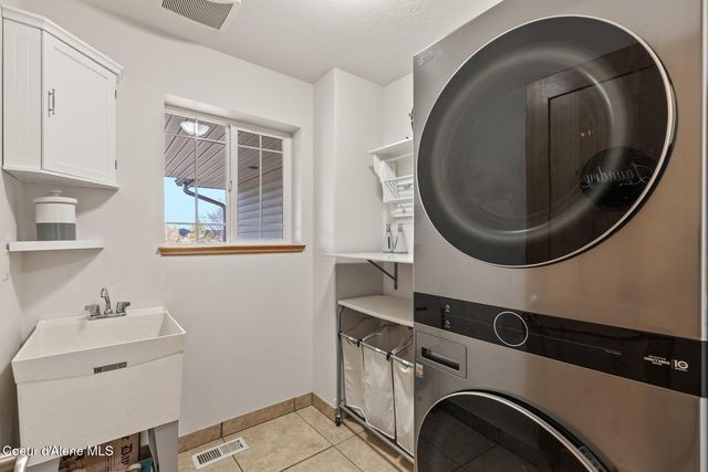 11074 W Riverview Dr, Post Falls, ID 83854