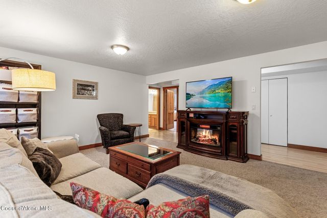 11074 W Riverview Dr, Post Falls, ID 83854